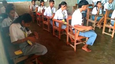 Murid SMA Sinter Claus Sion Sukabilulik, Terpaksa Laksanakan Ujian Nasional di Tengah Banjir
