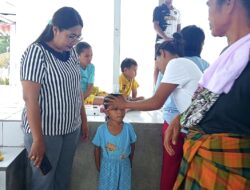 Upaya Meningkatkan Kesehatan Ibu dan Anak, Kepala Desa Umalor Pantau Langsung Kegiatan Posyandu