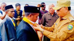 Pesan Tegas Bupati SBS Usai Wakil Bupati HMS Resmi Lantik 41 Kepala Sekolah SMP di Pantai Motadikin-Malaka